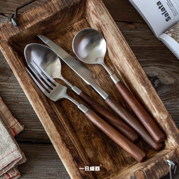 304不鏽鋼胡桃木柄餐刀